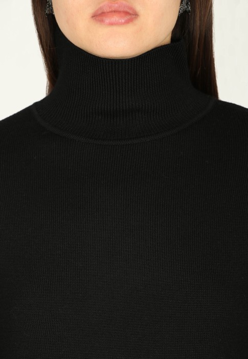 свитер  из проверенных материалов спереди