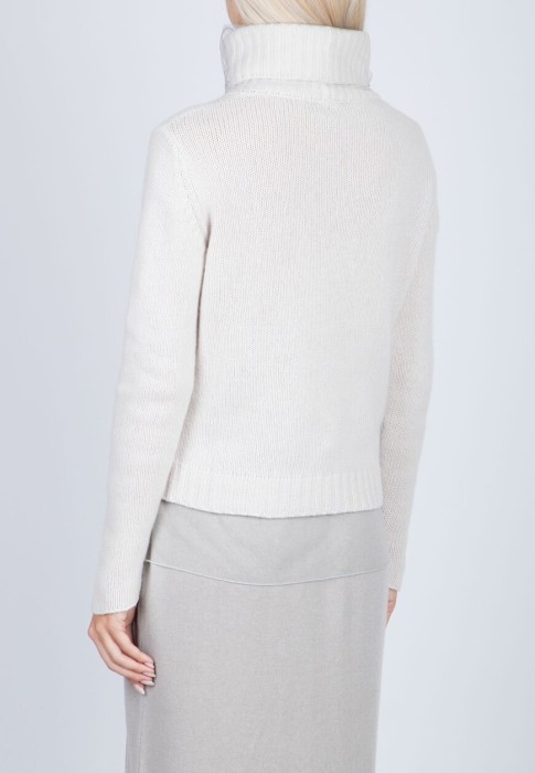 свитер  из италии вид сбоку