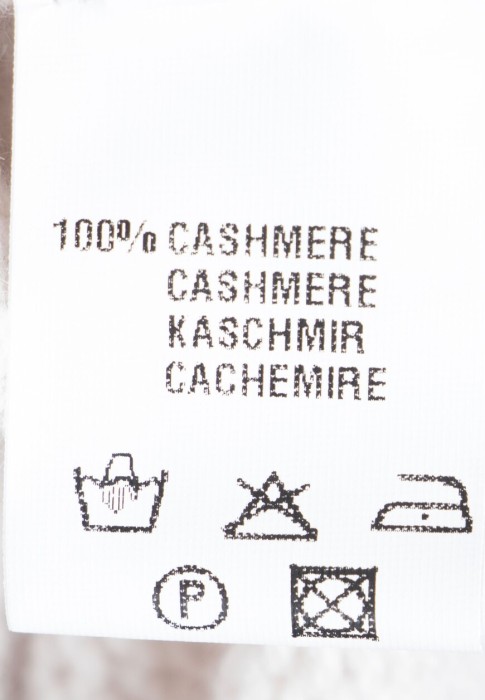 свитер  из проверенных материалов спереди