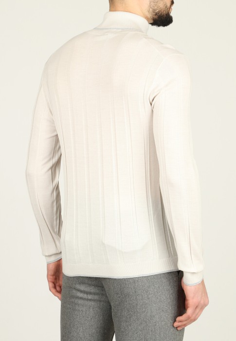 свитер  из италии вид сбоку