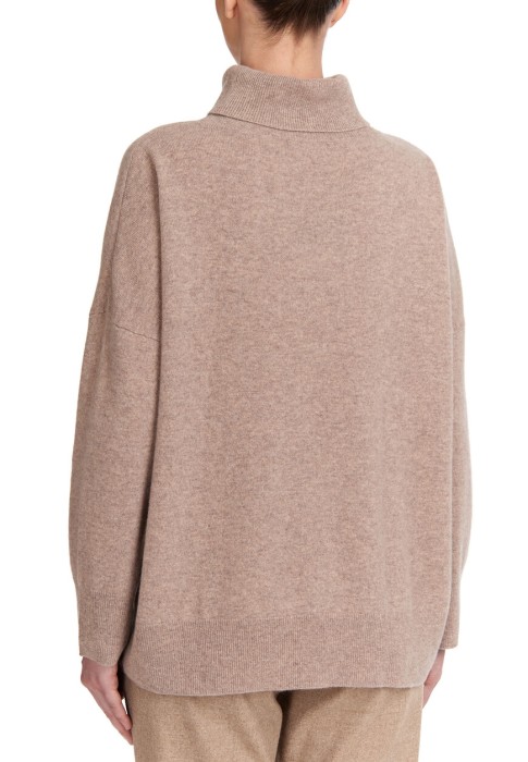 Товар коричневого цвета с внутренней стороны