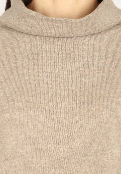 свитер  из проверенных материалов спереди