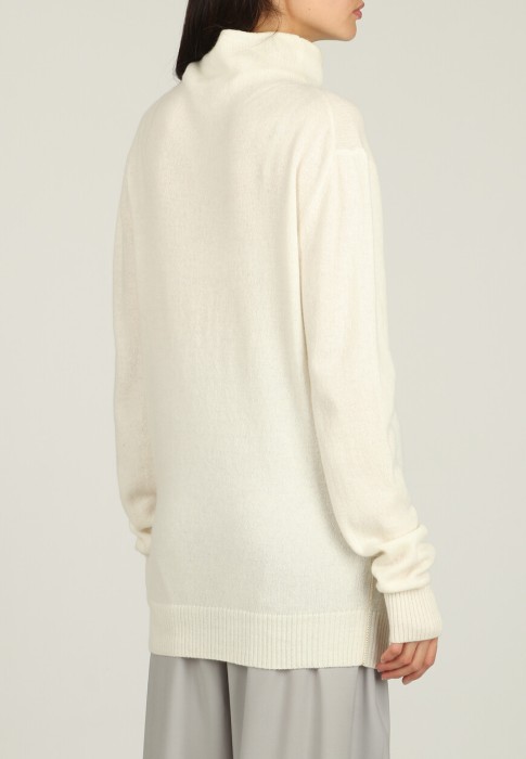 Товар белого цвета с внутренней стороны