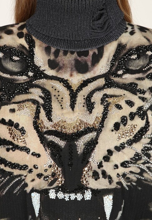 Товар серого цвета с внутренней стороны