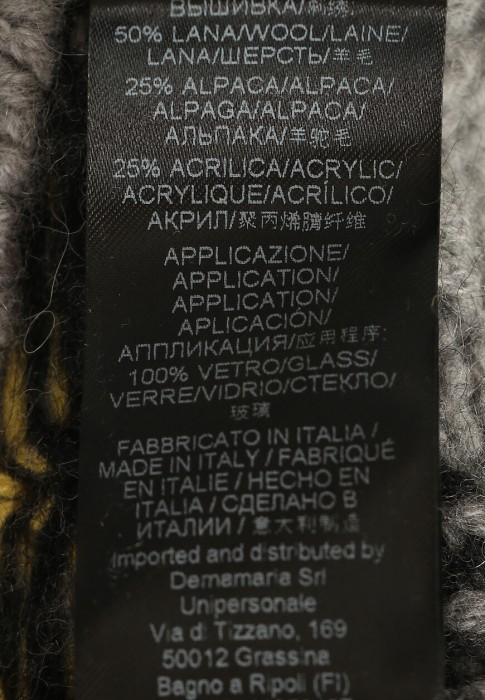 свитер  универсального стиля с лицевой стороны