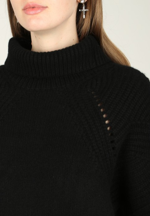 свитер  универсального стиля с лицевой стороны