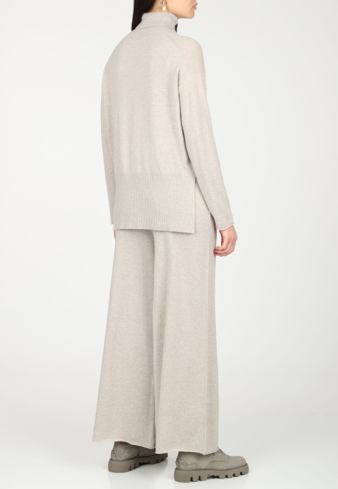 свитер  из италии вид сбоку