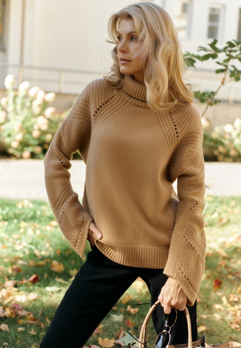 свитер  по цене 98630 руб вид справа