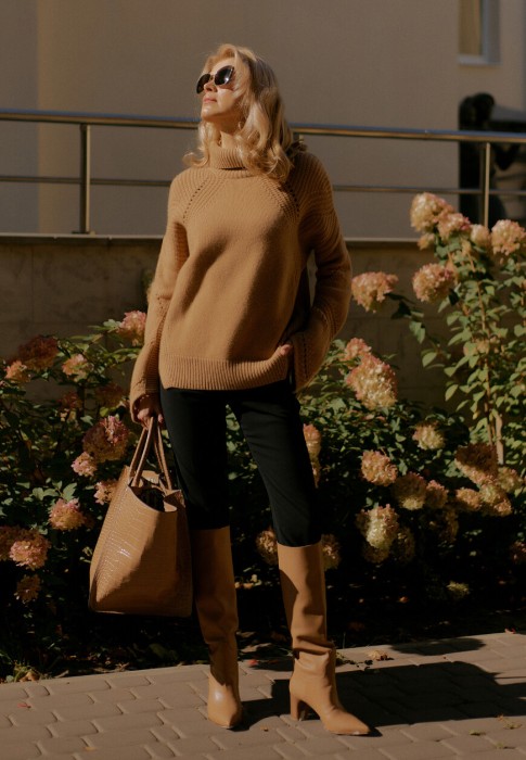 свитер  из италии вид сбоку