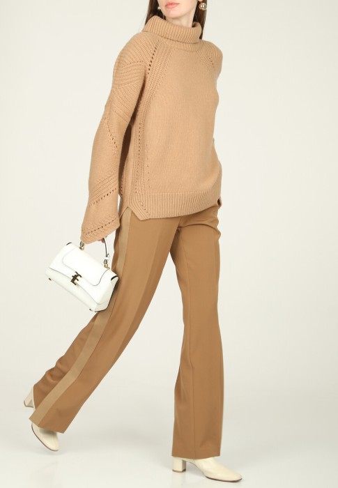 свитер  из проверенных материалов спереди