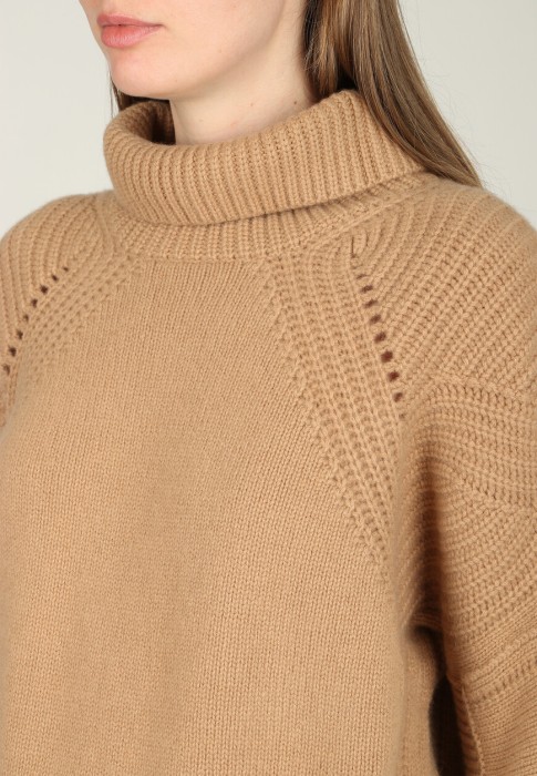 свитер  универсального стиля с лицевой стороны