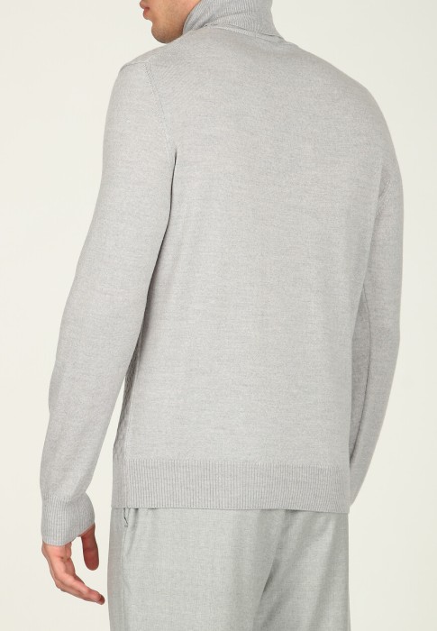 свитер  из италии вид сбоку