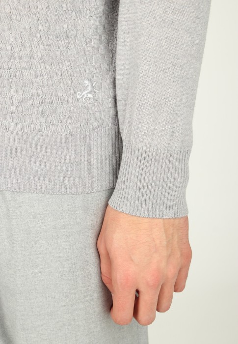 Товар серого цвета с внутренней стороны