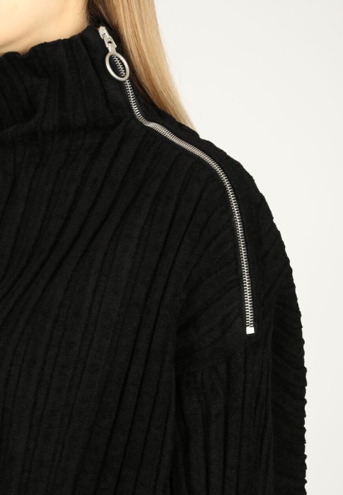 свитер  из проверенных материалов спереди