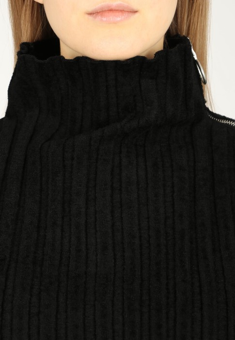 свитер  универсального стиля с лицевой стороны
