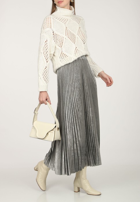 свитер  из италии вид сбоку