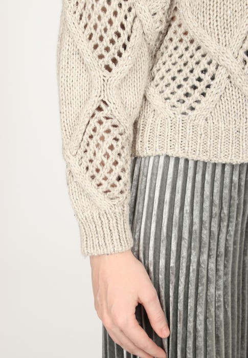 свитер  из проверенных материалов спереди