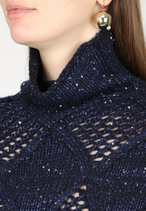 Товар синего цвета с внутренней стороны