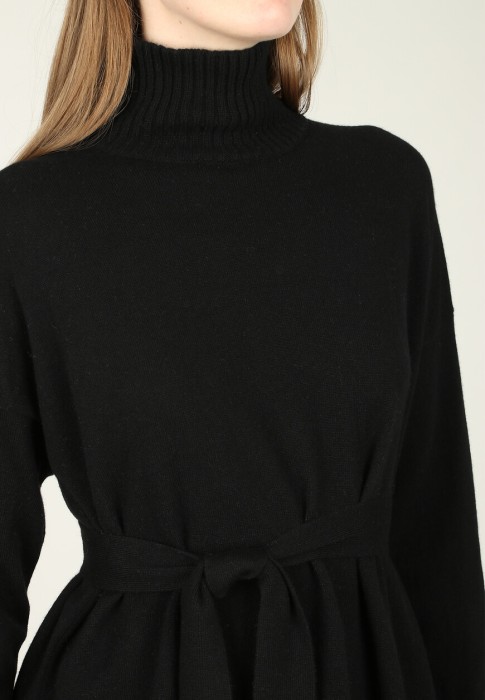 Товар черного цвета с внутренней стороны