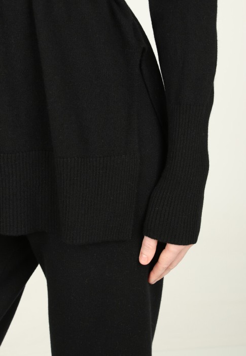 свитер  из проверенных материалов спереди