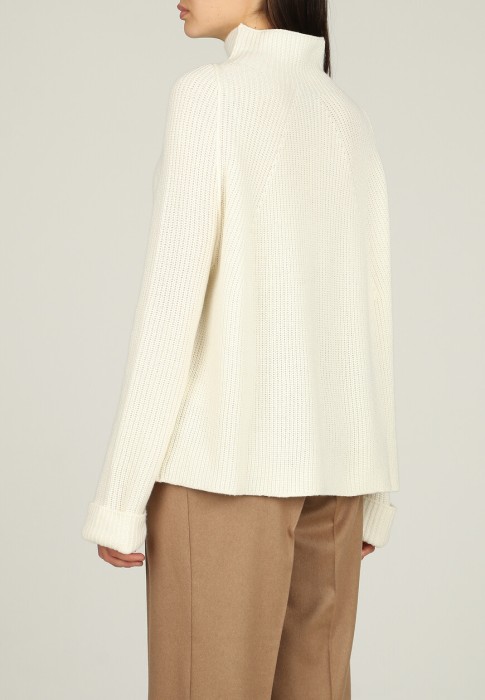 свитер  из италии вид сбоку