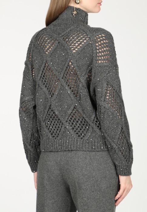 Товар серого цвета с внутренней стороны