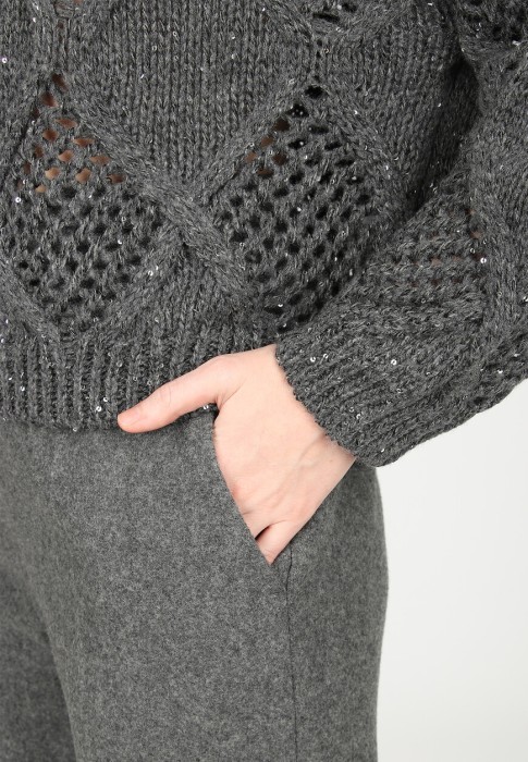 свитер  из проверенных материалов спереди