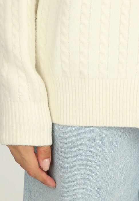 свитер  из проверенных материалов спереди