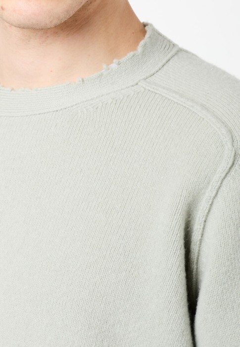 свитер  из италии вид сбоку