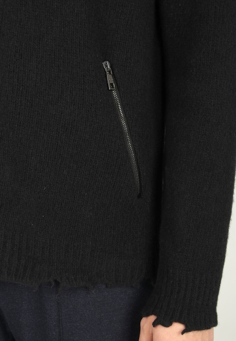 свитер  из проверенных материалов спереди