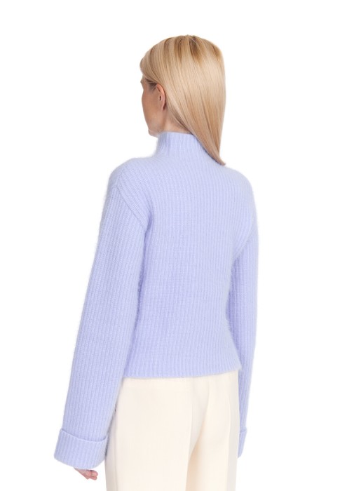 Товар синего цвета с внутренней стороны