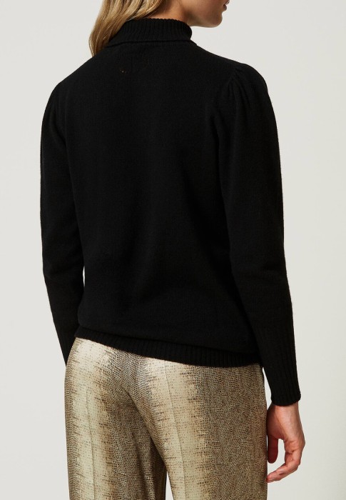 свитер  из италии вид сбоку