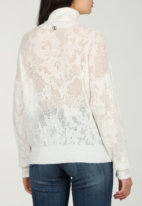 свитер  из италии вид сбоку