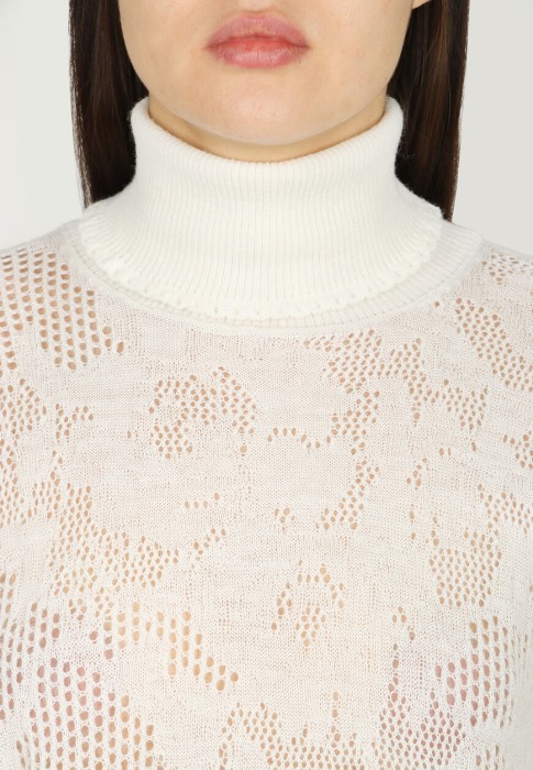 свитер  из проверенных материалов спереди