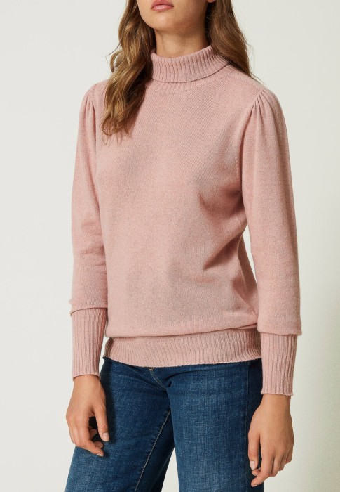 свитер  из италии вид сбоку