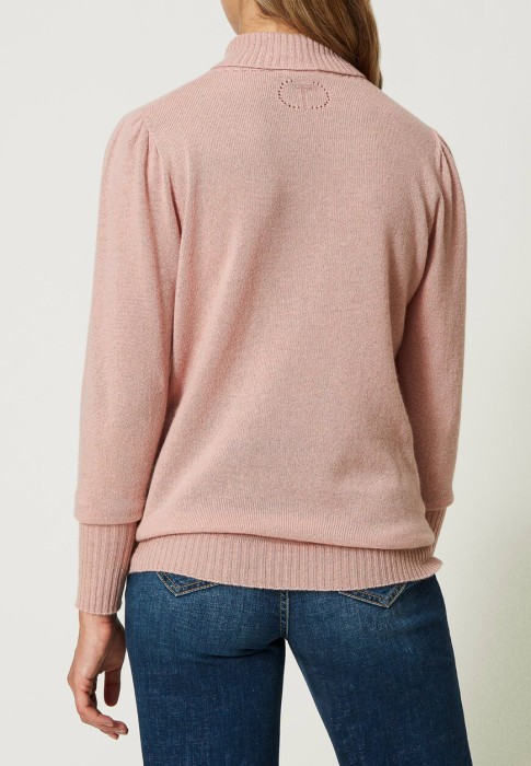 Товар розового цвета с внутренней стороны