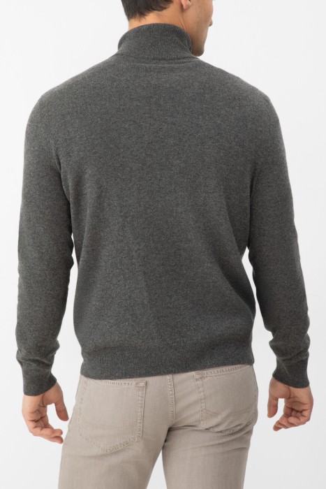 свитер  по цене 134000 руб вид справа