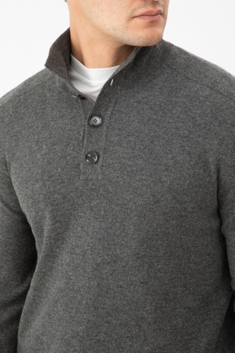 свитер  из италии вид сбоку