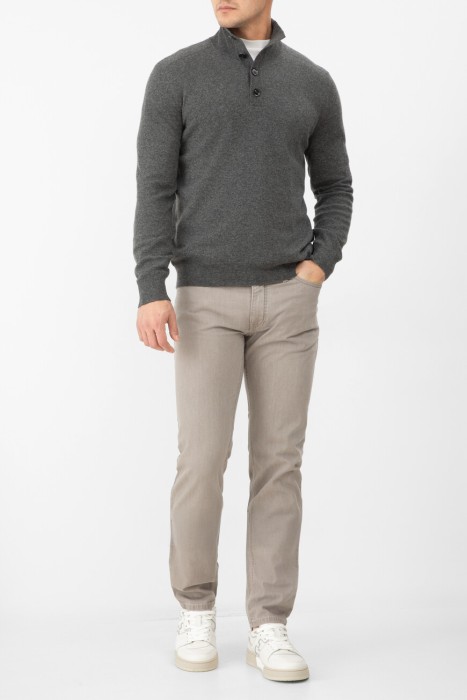 Товар серого цвета с внутренней стороны