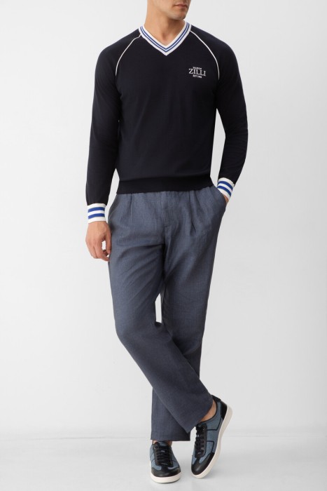 Товар синего цвета с внутренней стороны