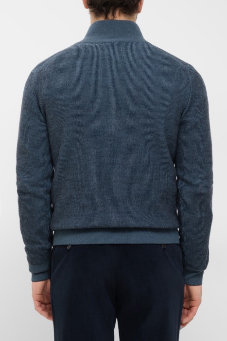 свитер  от бренда brioni вид слева