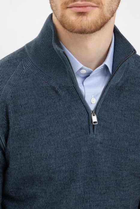 свитер  из италии вид сбоку