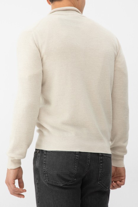 свитер  по цене 162000 руб вид справа