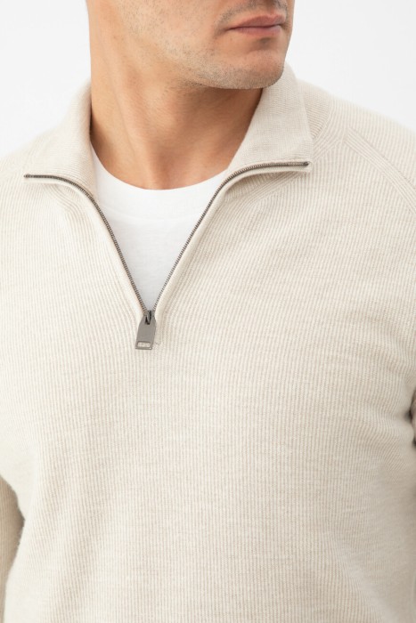 свитер  из италии вид сбоку