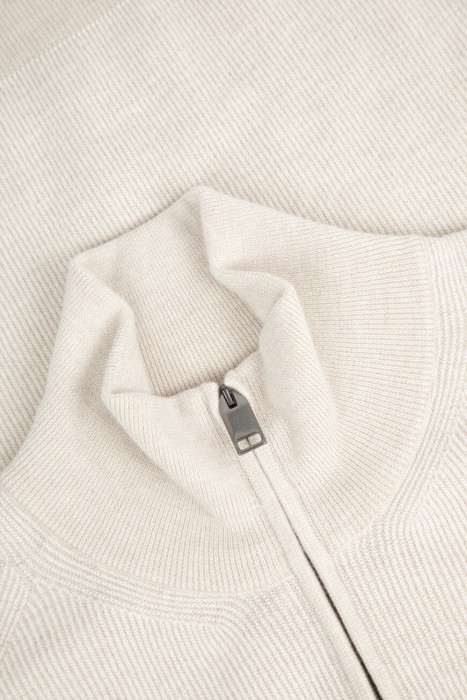 свитер  из шерсти спереди