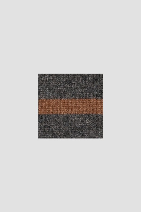 свитер  по цене 148000 руб вид справа