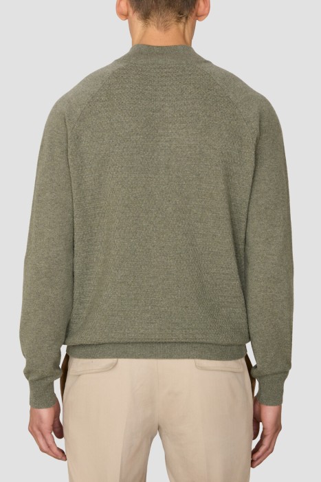 свитер  из италии вид сбоку