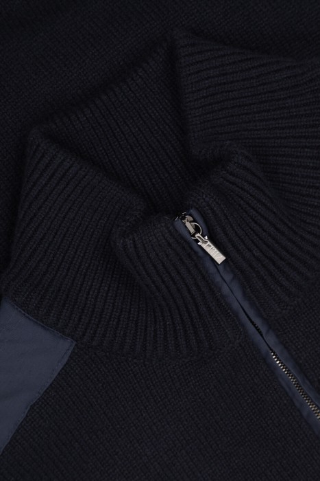 свитер  из шерсти спереди