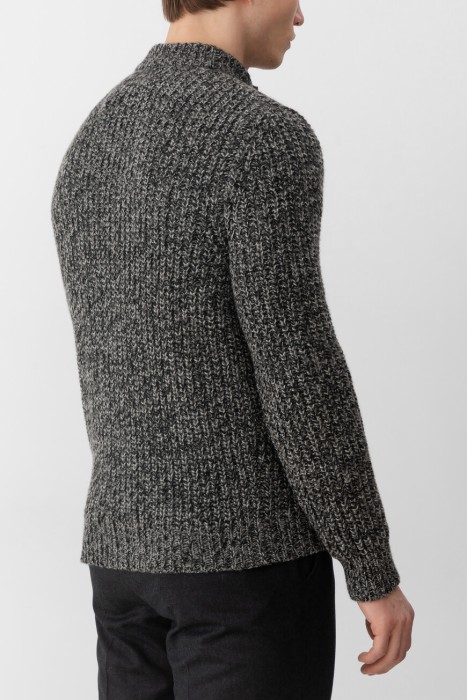 свитер  по цене 240000 руб вид справа