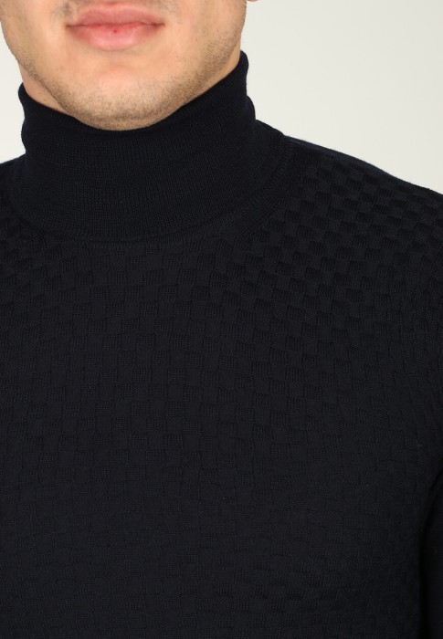 Товар синего цвета с внутренней стороны